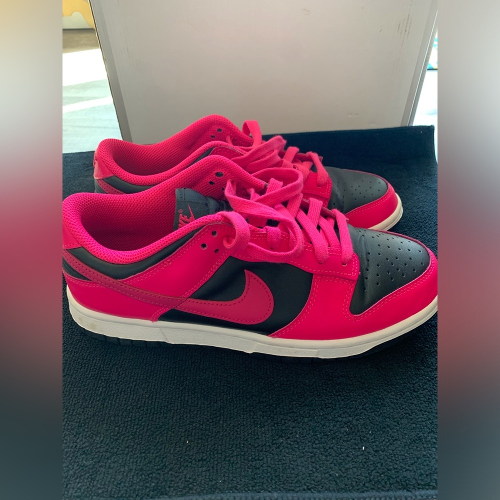 Nike Womens Pink and Black Athletic Shoes - Picture 2 of 8